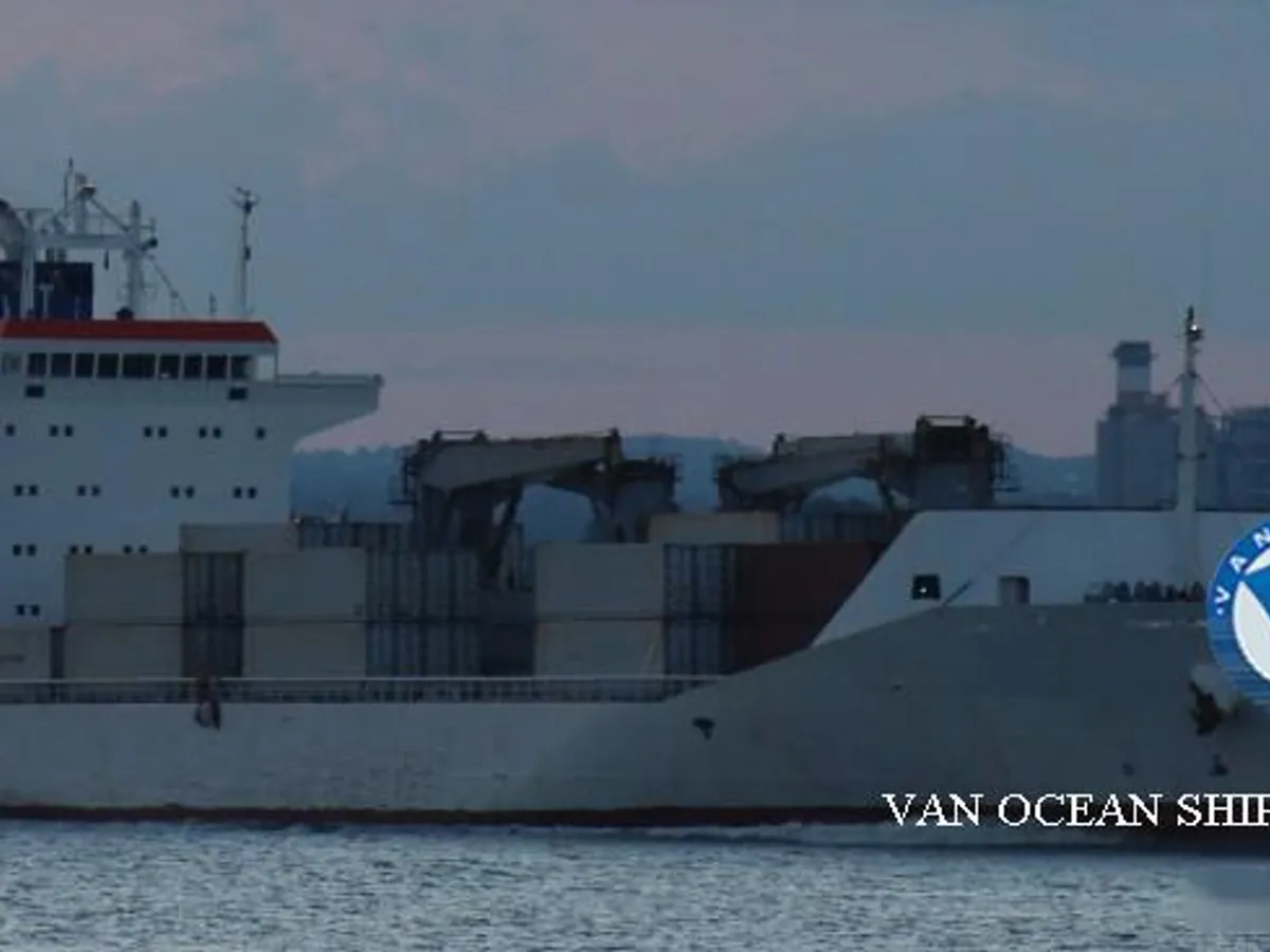 Navio frigorífico à venda