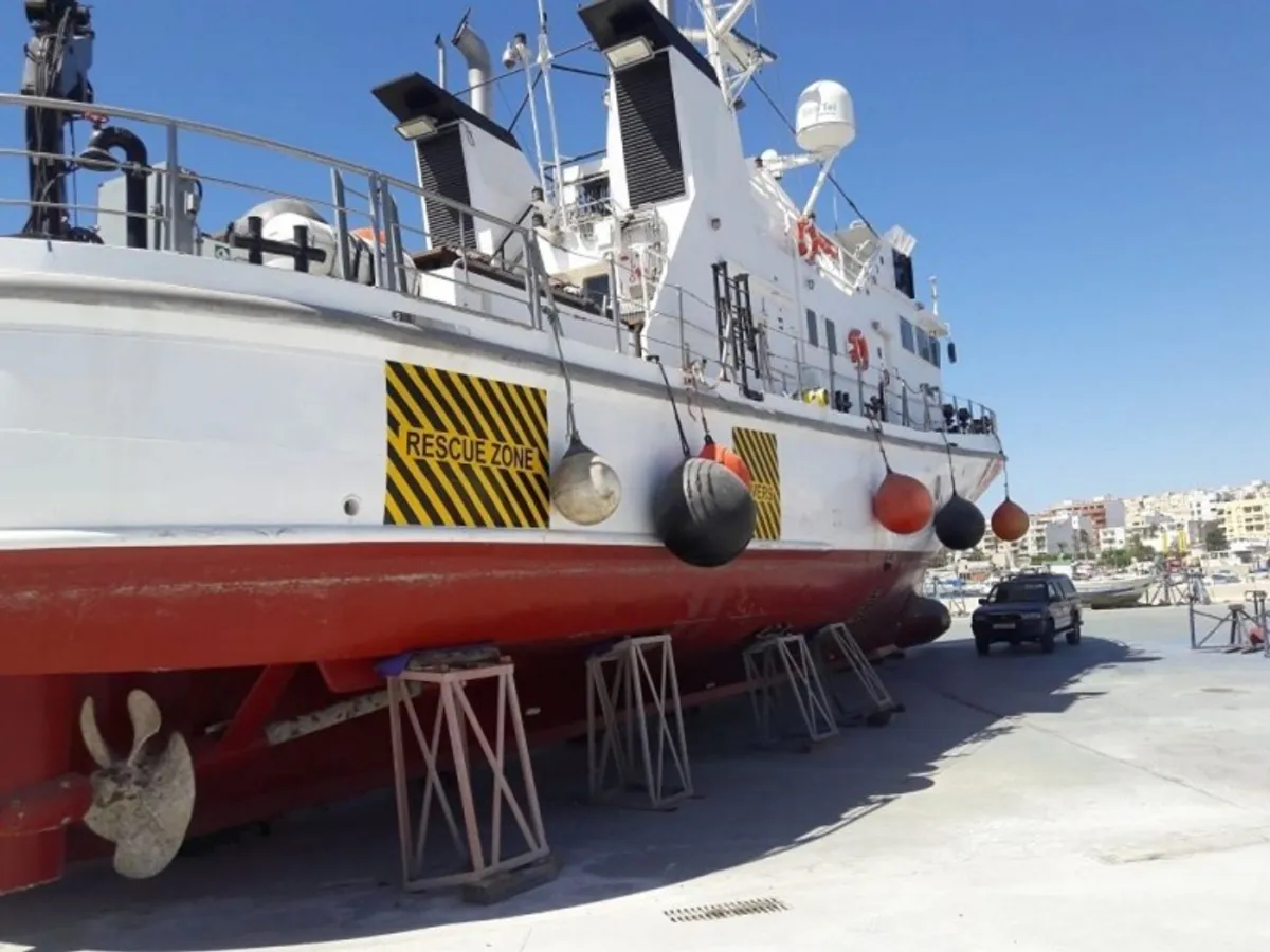 Navio de pesquisa à venda