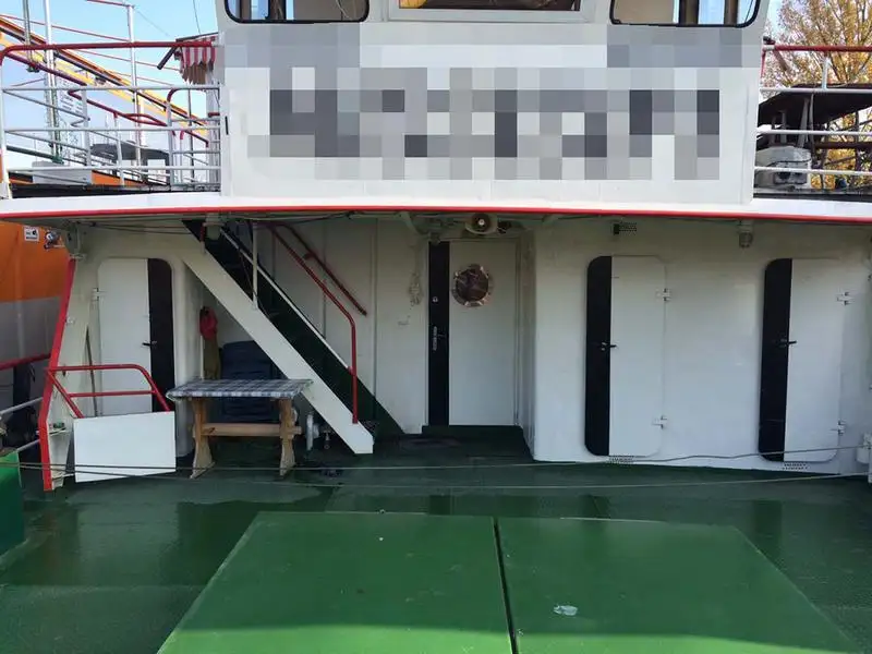 Navio porta-contêineres à venda