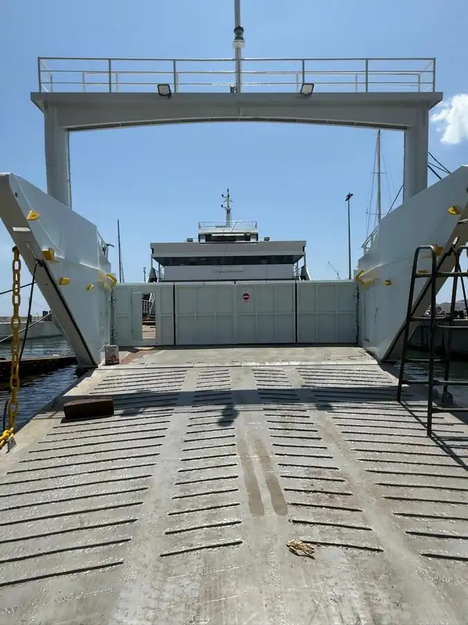 Navio RoPax à venda