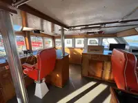 Barco de tripulação à venda