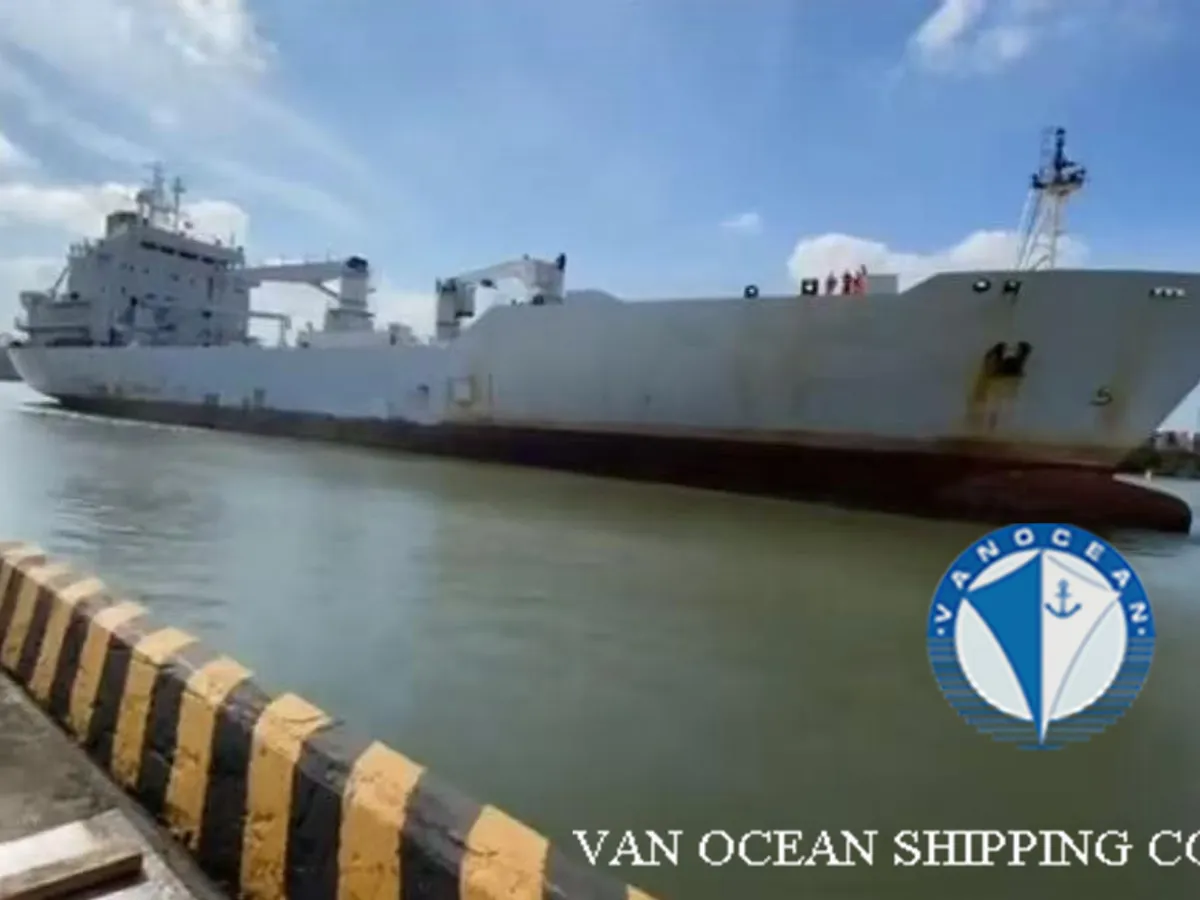 Navio frigorífico à venda