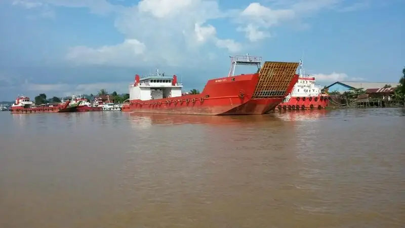 Balsa de desembarque, tanque à venda