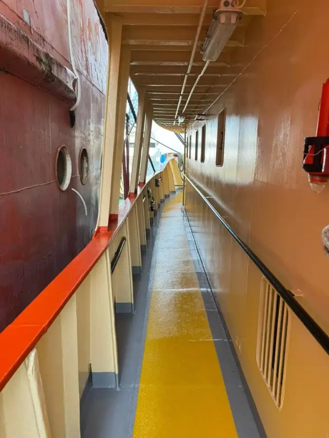 Navio porta-contêineres à venda