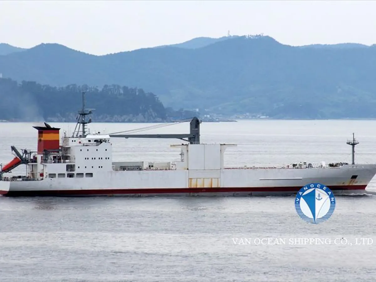 Navio frigorífico à venda