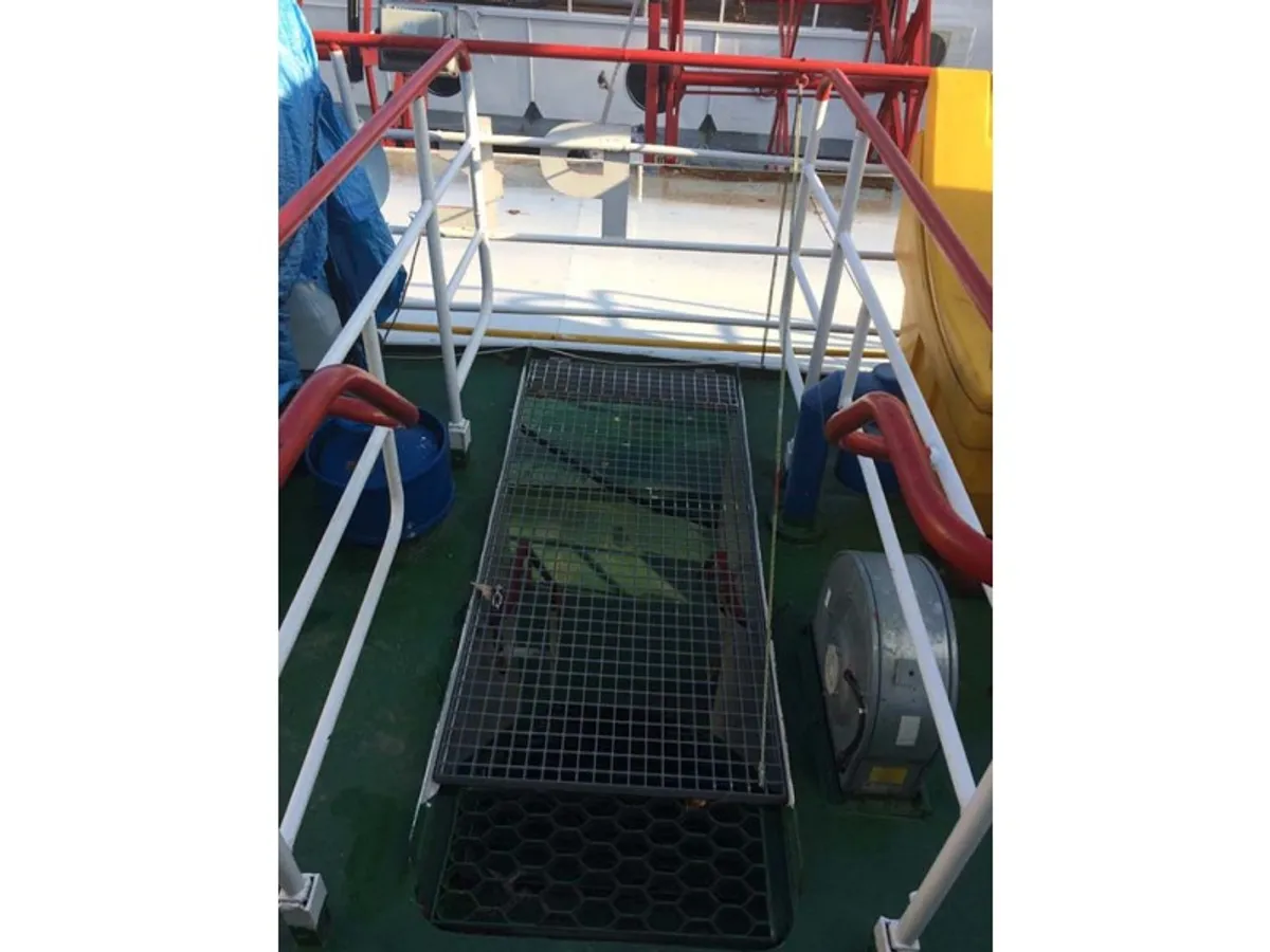 Navio porta-contêineres à venda
