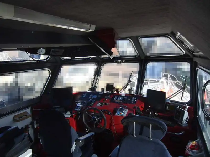 Barco de tripulação à venda