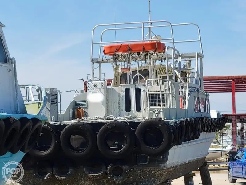 Barco de tripulação à venda