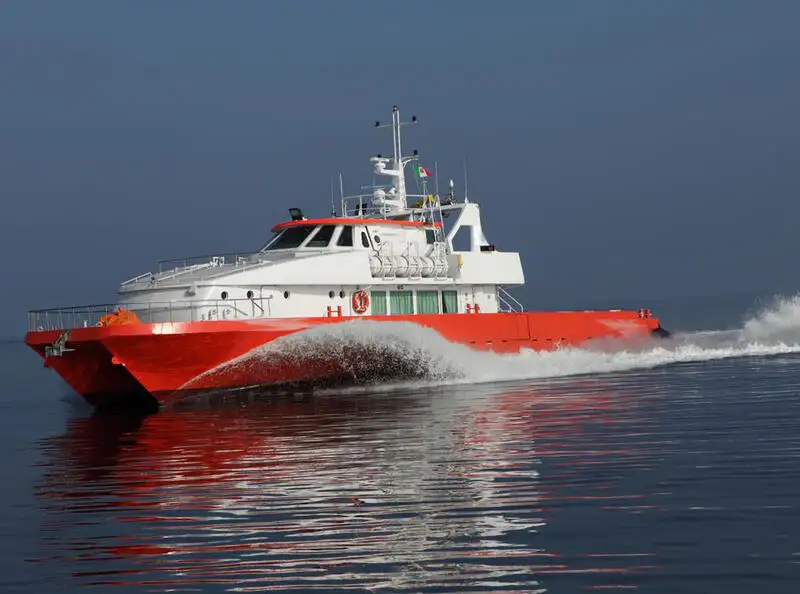 Catamarã à venda