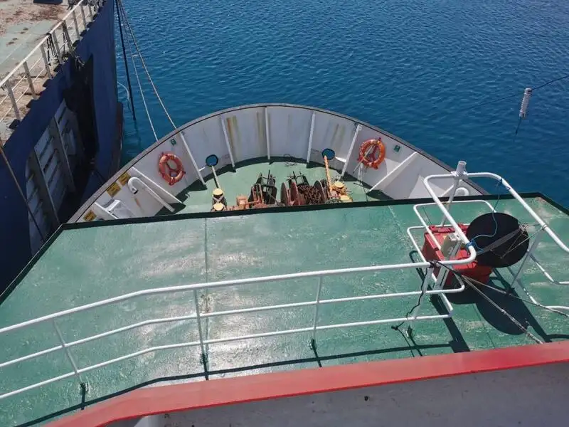 Navio de abastecimento à venda