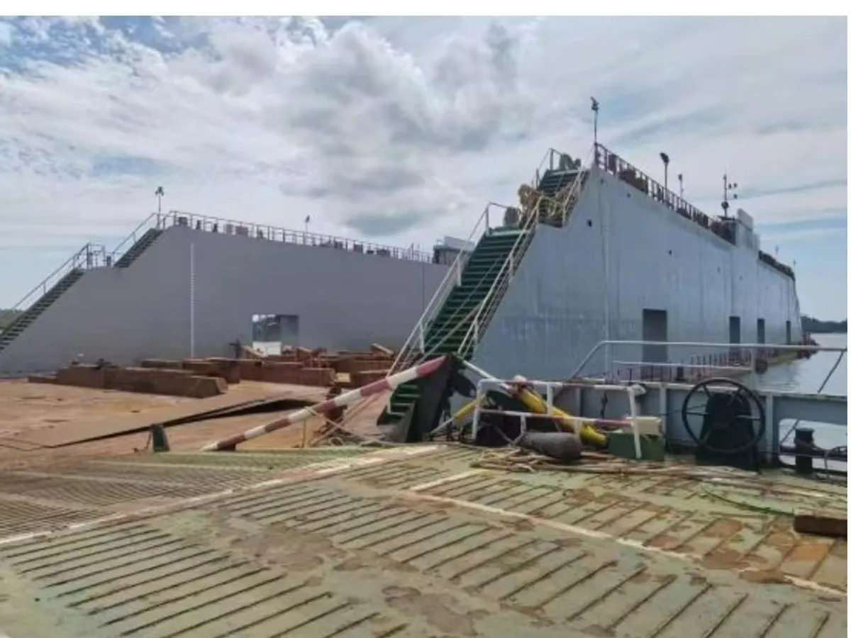 Doca flutuante à venda
