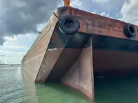 Barcaça à venda