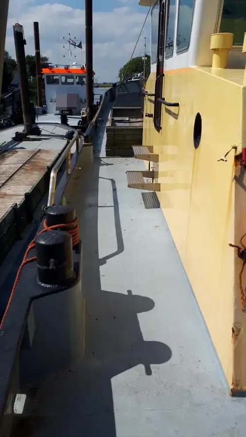 Navio de pesca de arrasto à venda