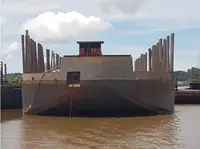 Barcaça à venda