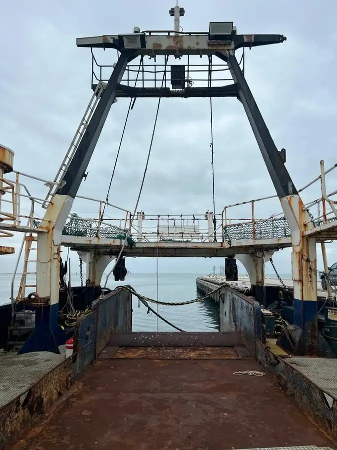 Navio de pesca de arrasto à venda