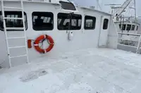 Barco de tripulação à venda