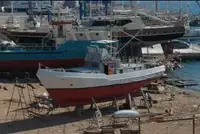 Navio de combate a incêndios à venda