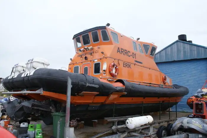 Barco de tripulação à venda