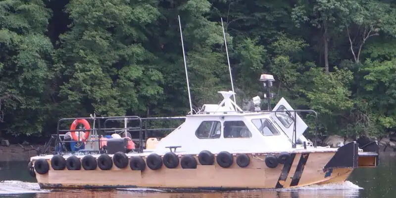 Barco de tripulação à venda
