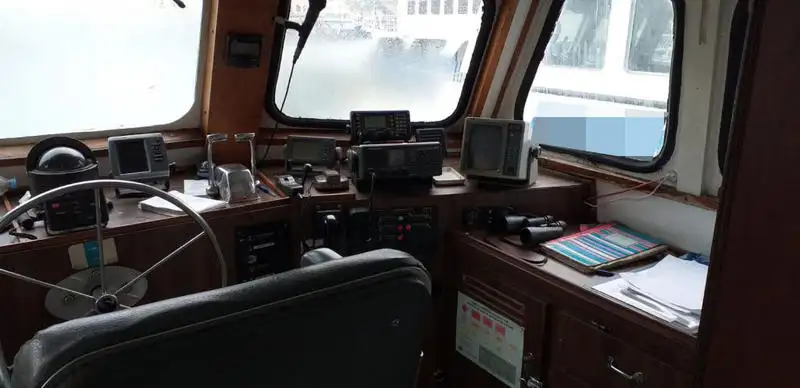 Barco de tripulação à venda