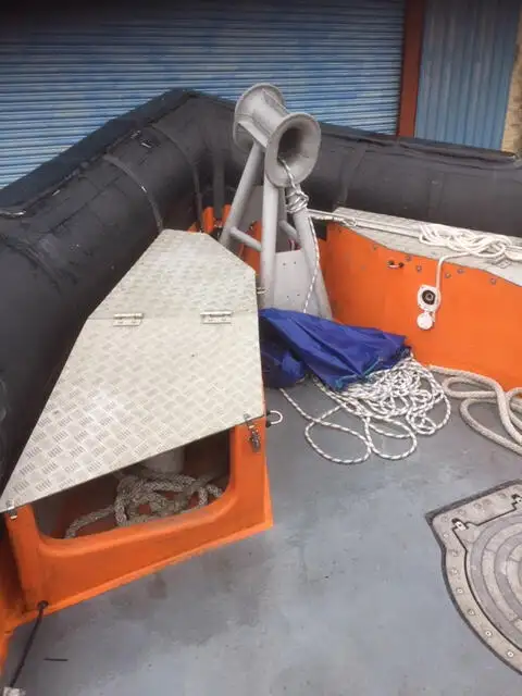 Barco de tripulação à venda