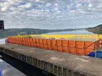Barcaça à venda
