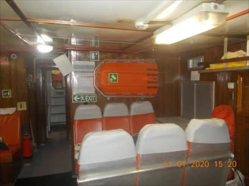Barco de tripulação à venda