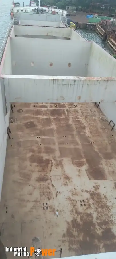 Navio porta-contêineres à venda