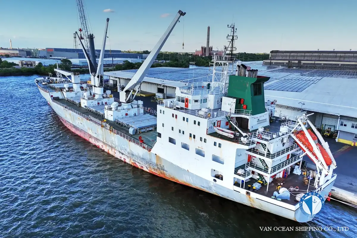 Navio frigorífico à venda