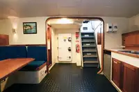 Barco de tripulação à venda