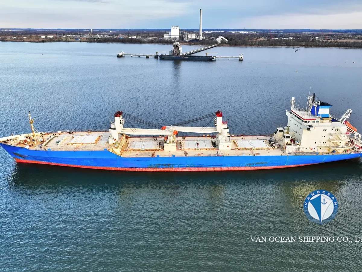 Navio frigorífico à venda