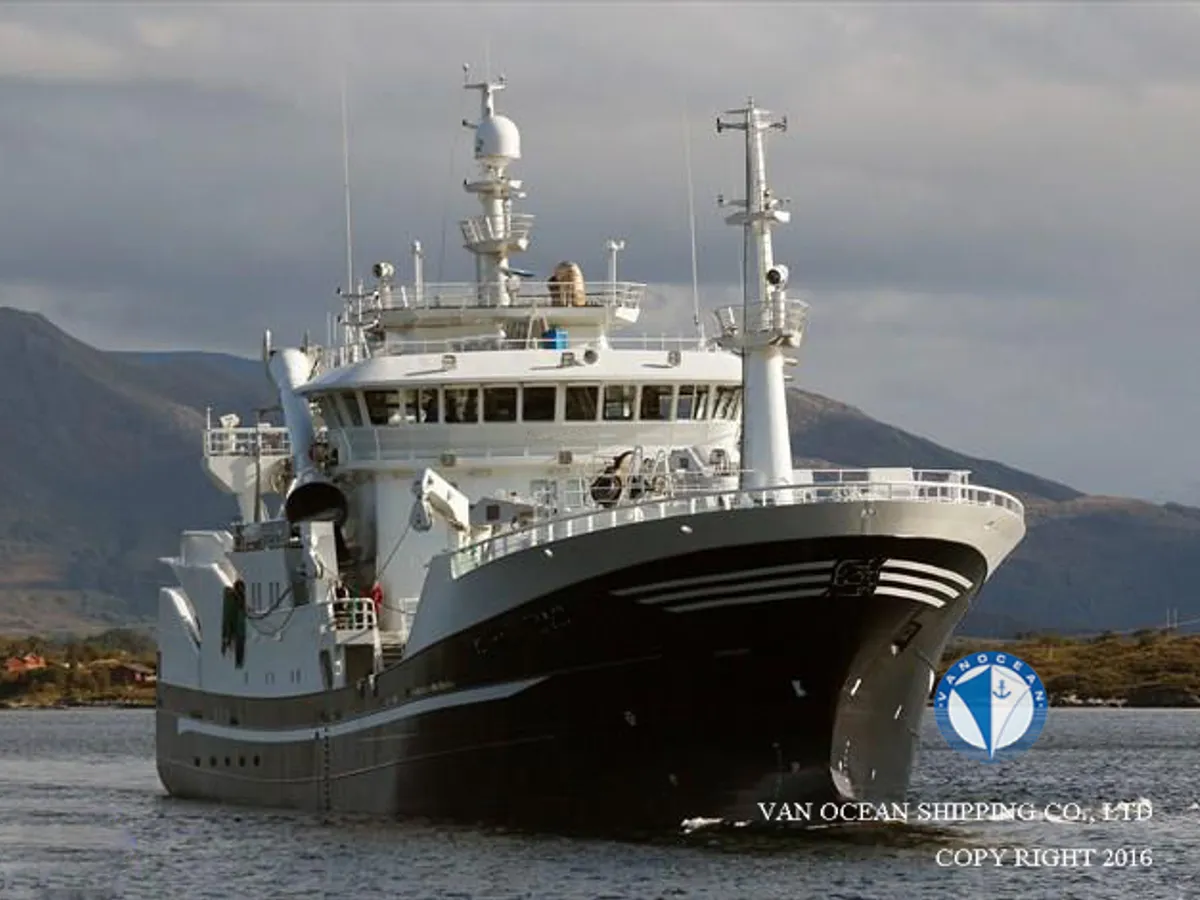 Navio de pesca de arrasto à venda