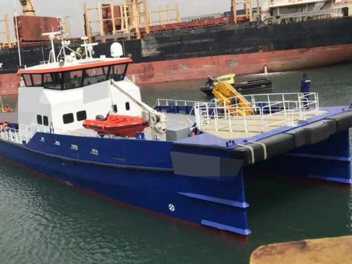 Barco de tripulação à venda
