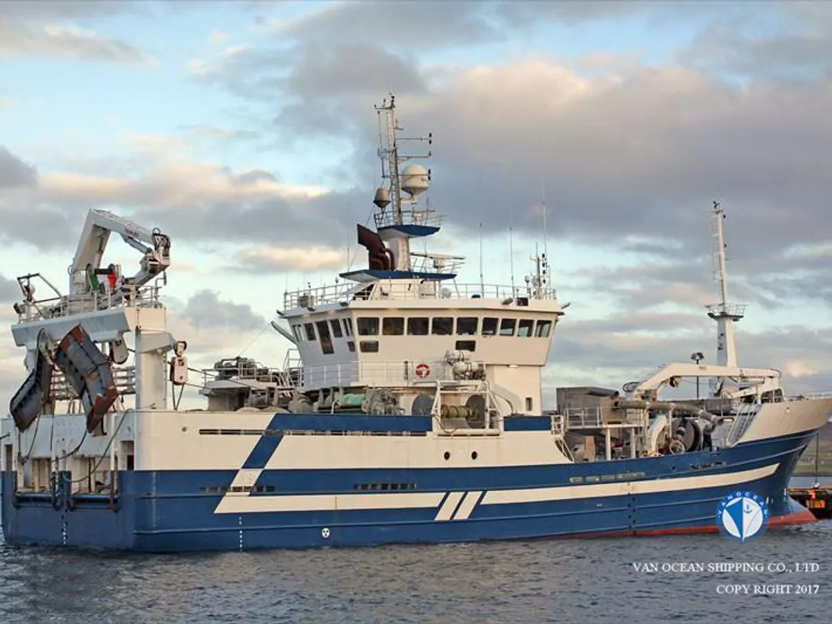 Navio de pesca de arrasto à venda