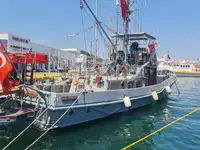 Navio de combate a incêndios à venda