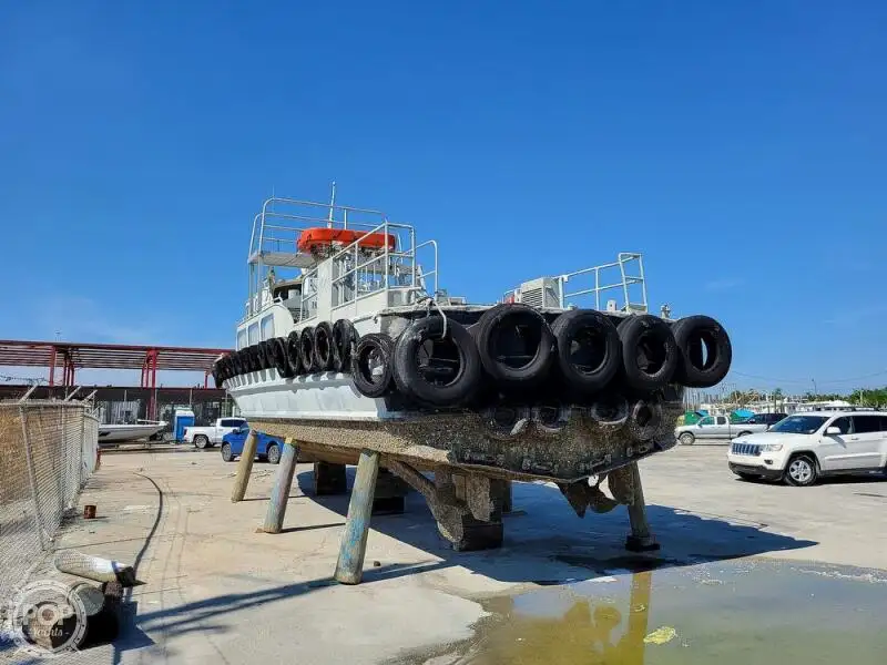 Barco de tripulação à venda