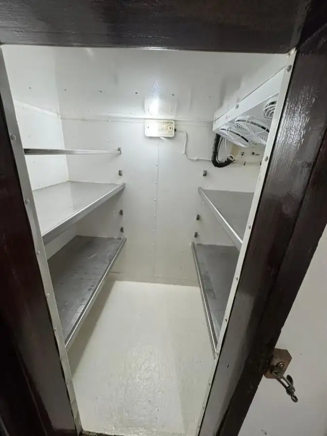 Navio porta-contêineres à venda