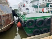 Barco de tripulação à venda