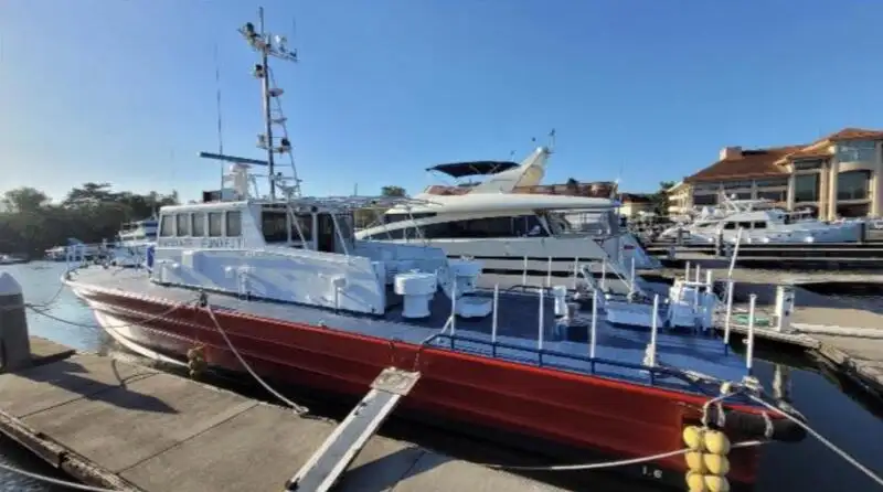 Navio de patrulha à venda