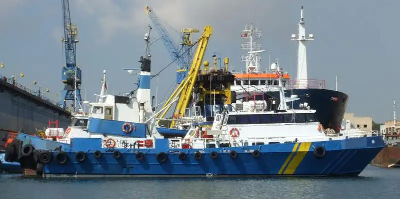 Barco de tripulação à venda