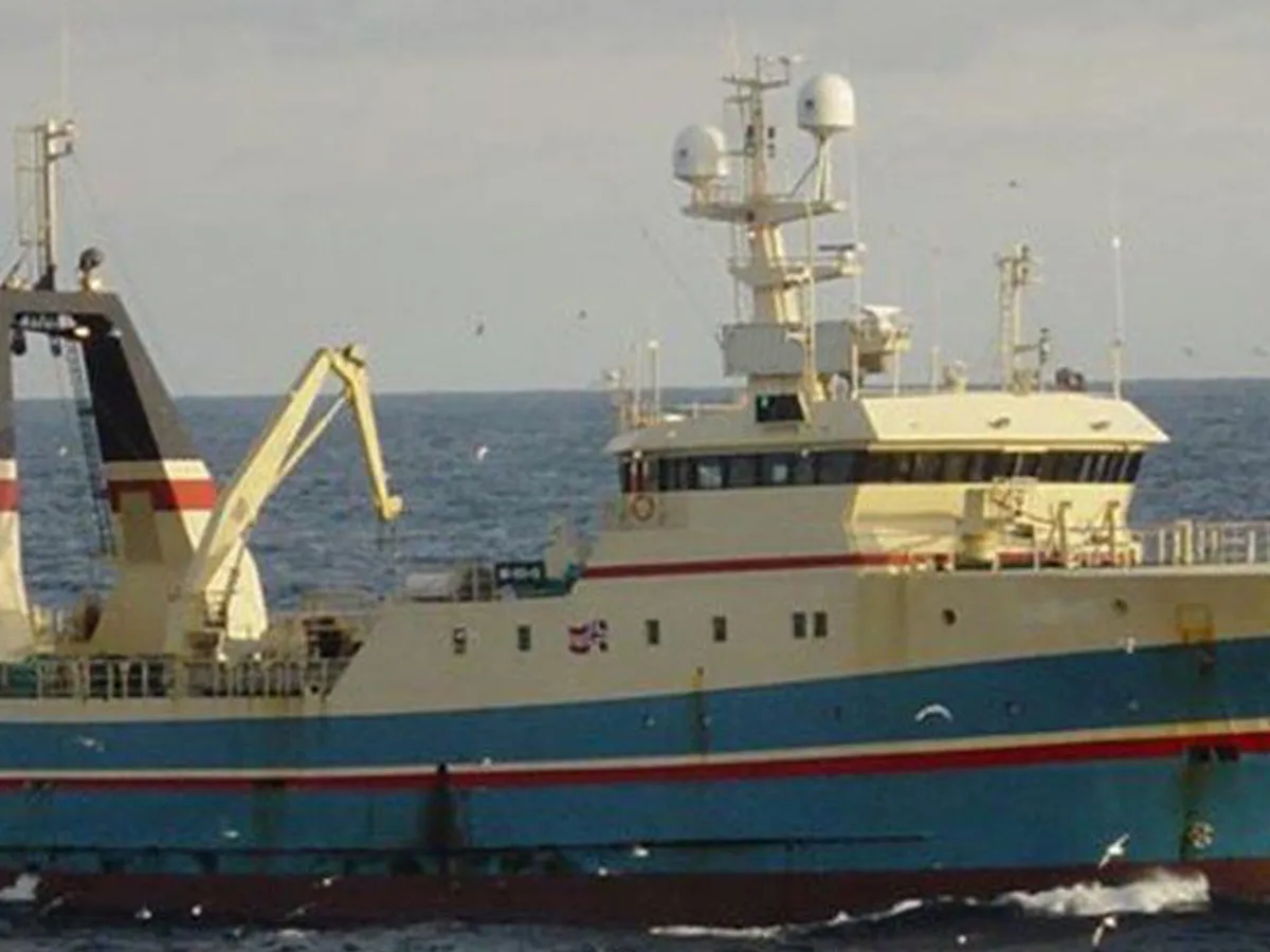 Navio de pesca de arrasto à venda