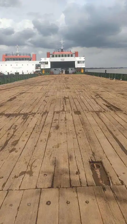Balsa de desembarque, tanque à venda