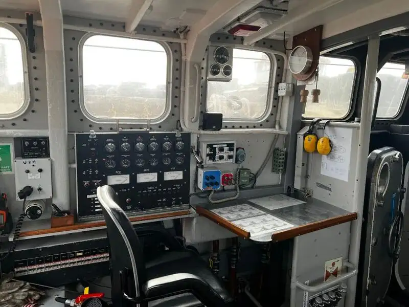 Barco de tripulação à venda