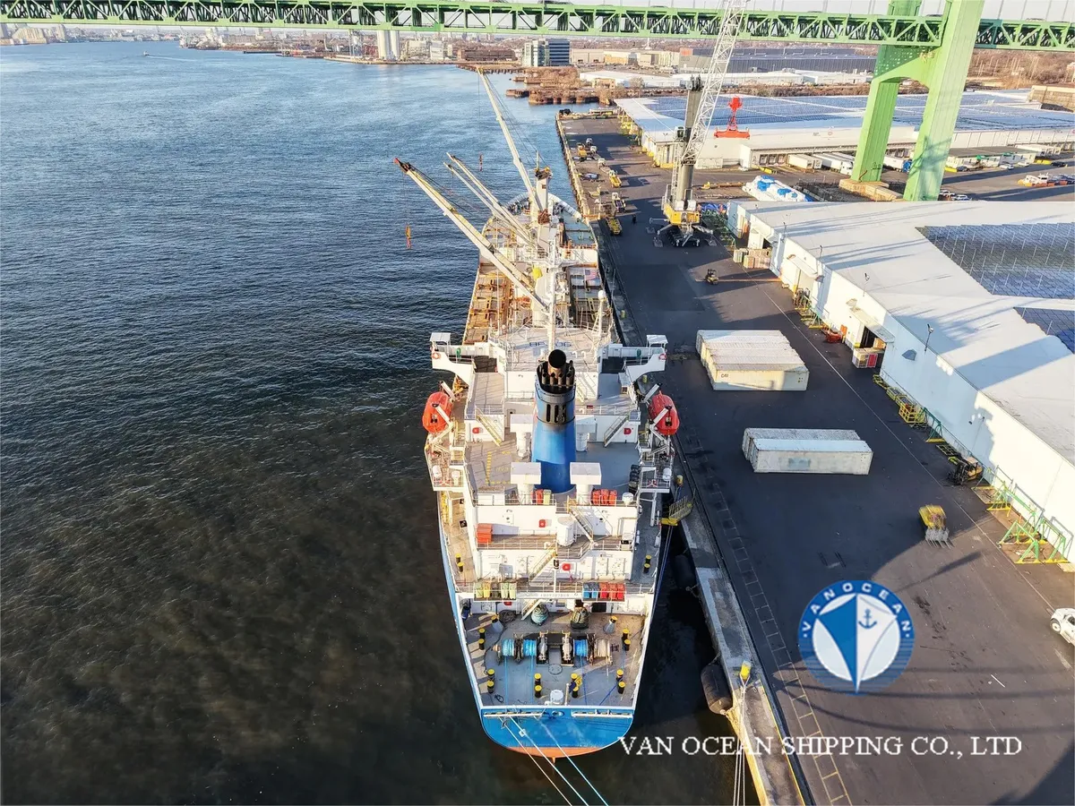 Navio frigorífico à venda