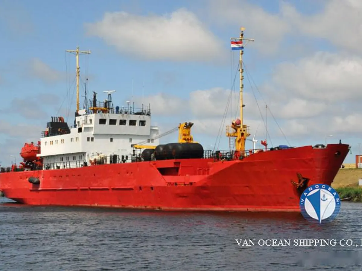 Navio frigorífico à venda