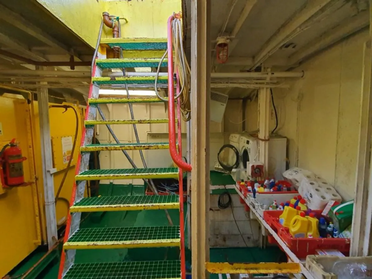 Navio de abastecimento à venda