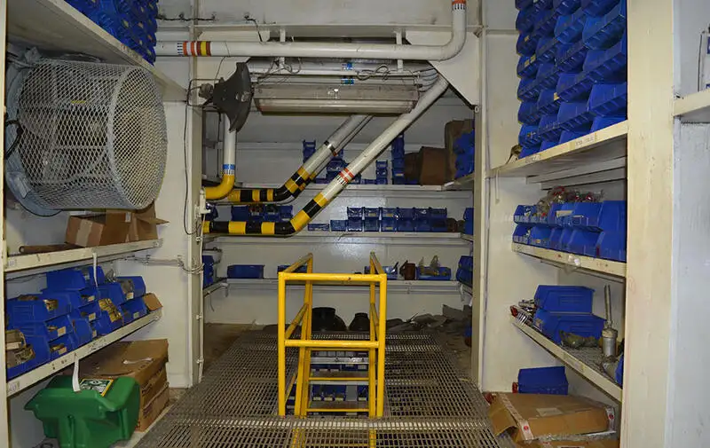 Navio transportador de GNL à venda