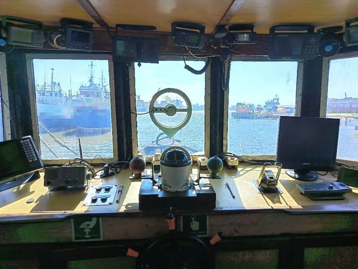 Navio de abastecimento à venda