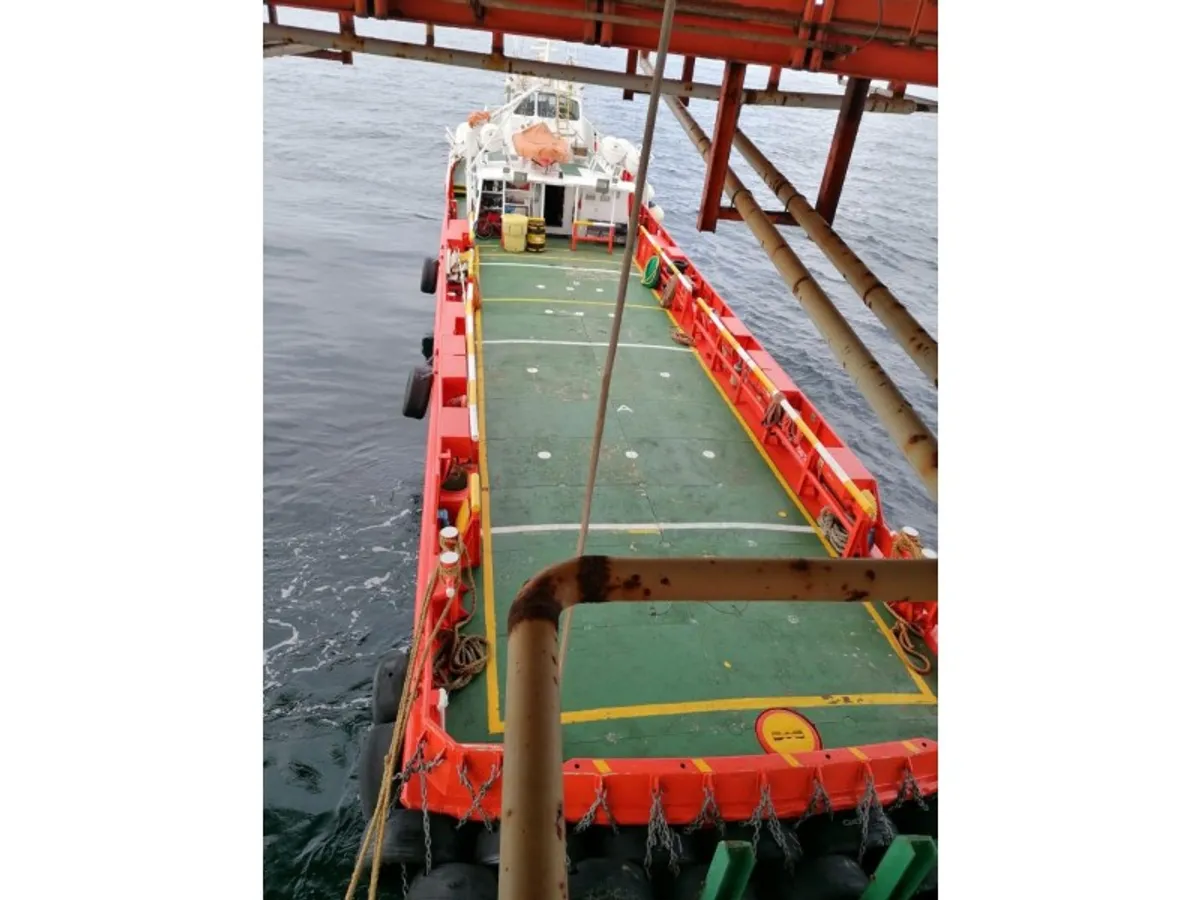 Barco de tripulação à venda