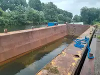Barcaça à venda
